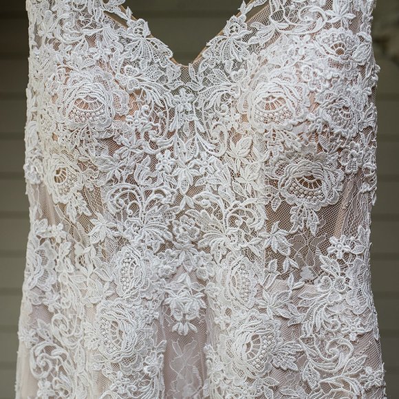 Bridal gown - Picture 1 of 4